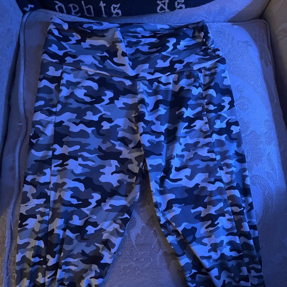 black white & gray camo leggings